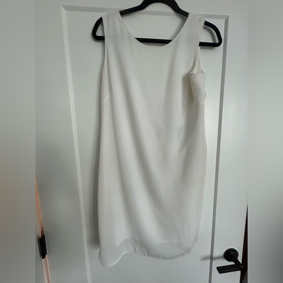 Gorgeous low back white bcbg shift dress - Picture 2 of 5